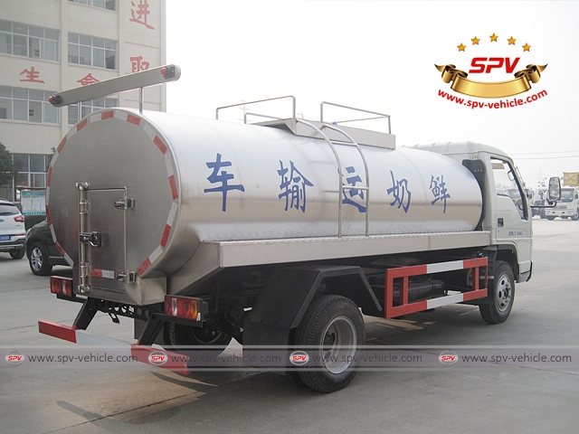 Back side view of 4,000 Litres Milk Tank Truck-Forland